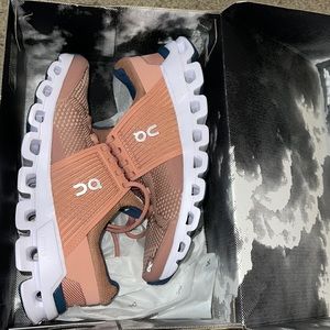 On Cloudswift Women’s running shoe blush denim size 7